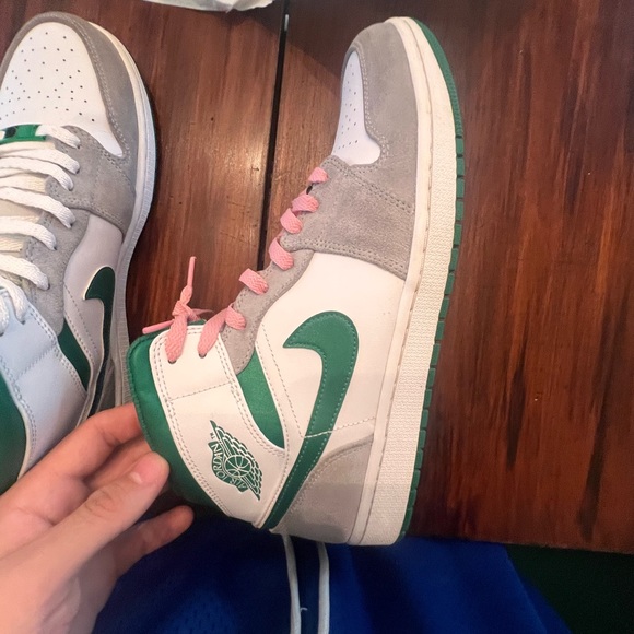 Air Jordan 1 Mid SE - Picture 3 of 5